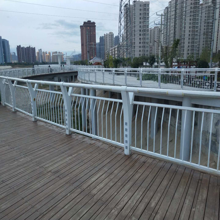 <b>人行天桥景观桥梁护栏</b> 